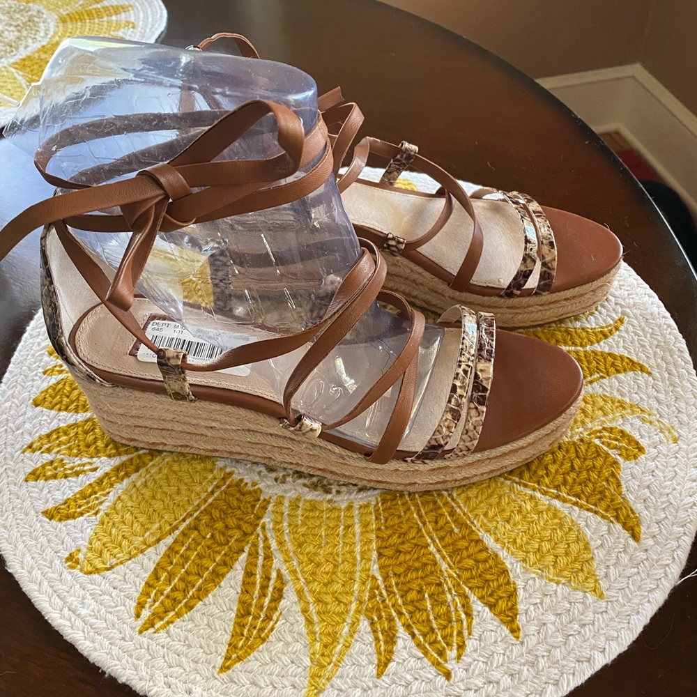 NWT Louise et Cie sandal